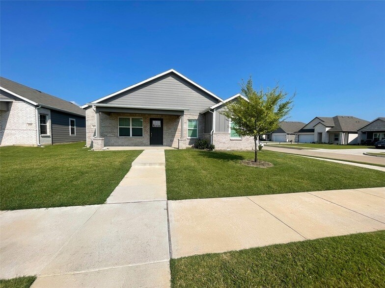 4511 Oatman Dr in Forney, TX - Building Photo