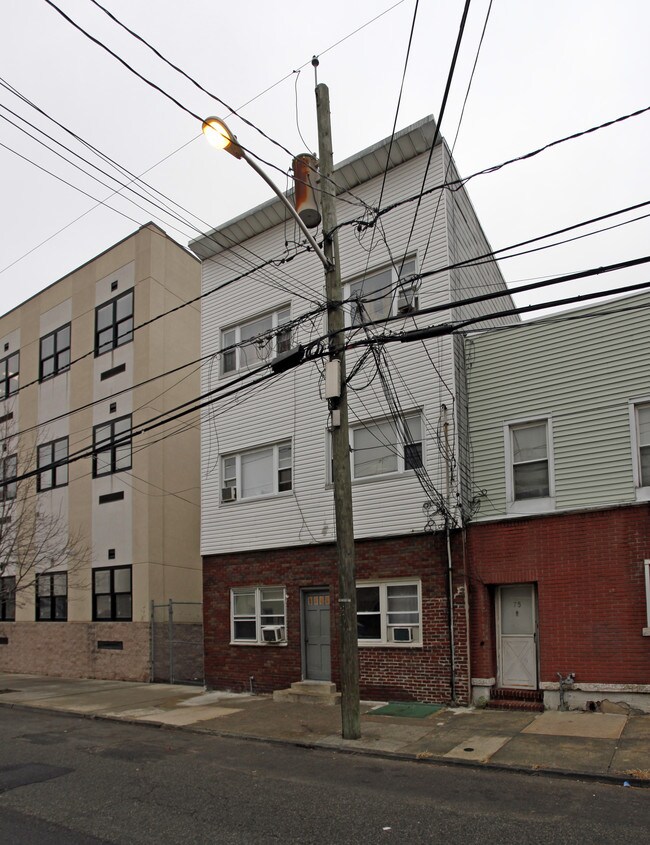 73 Sherman Ave in Jersey City, NJ - Building Photo - Building Photo