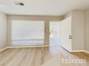 126 Frost Dr, Unit 02208 in Woodland, CA - Building Photo - Building Photo