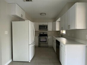 7643 Nolton Wy in Orlando, FL - Foto de edificio - Building Photo