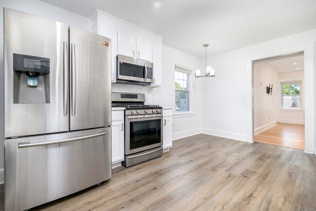 property at 20 Scofield Pl