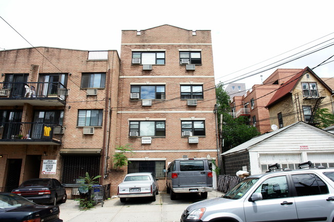 14025 33rd Ave in Flushing, NY - Building Photo - Building Photo