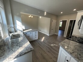 46 Grove St, Unit 46-4 Grove in Clinton, MA - Building Photo