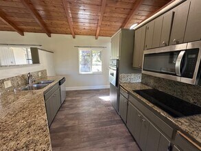 49751 Pierce Dr in Oakhurst, CA - Building Photo - Building Photo