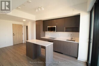 799 The Queensway in Toronto, ON - Building Photo - Building Photo