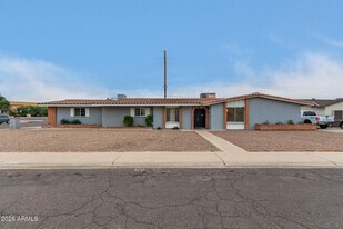 4503 W Loma Ln in Glendale, AZ - Building Photo