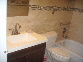 25 Abbey Ln-Unit -106 in Delray Beach, FL - Building Photo - Building Photo