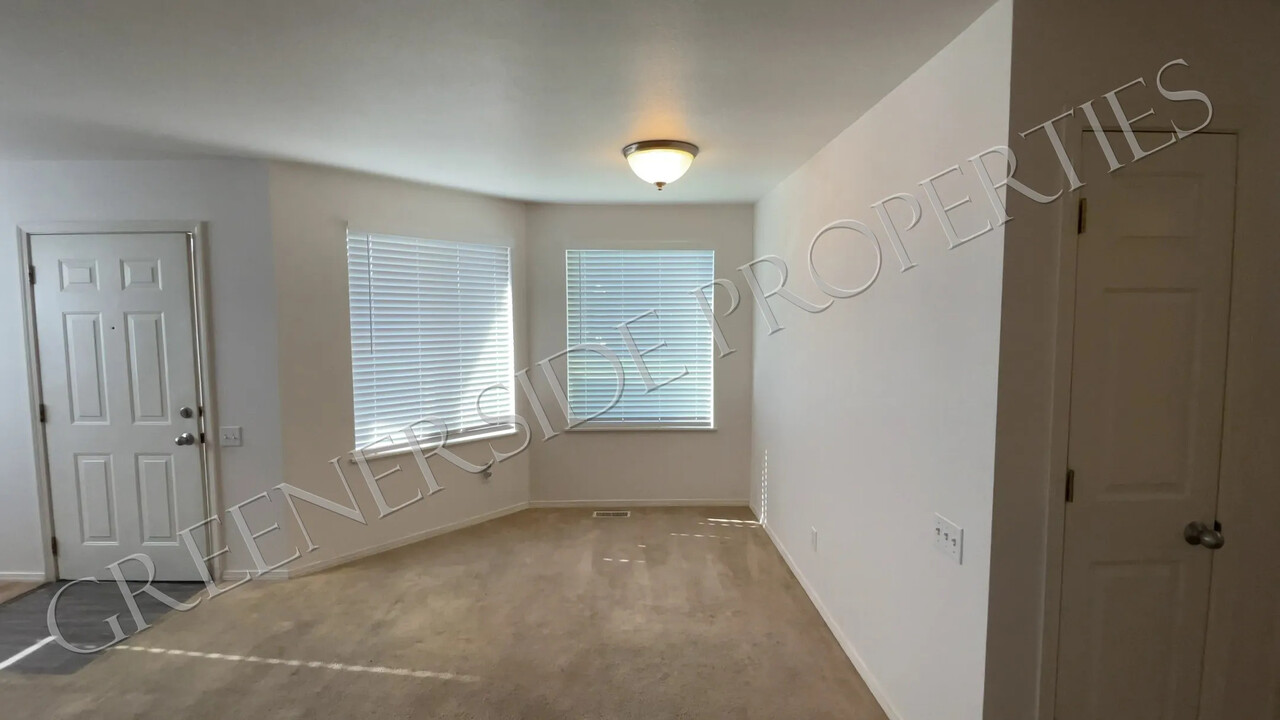 677 Paradise Plz, Unit 101 in Twin Falls, ID - Building Photo