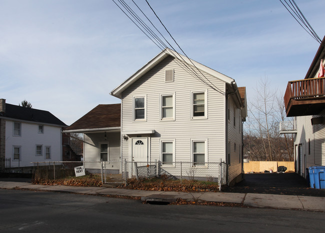 1356 Baldwin St in Waterbury, CT - Foto de edificio - Building Photo