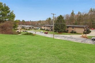 2 Strawberry Bank Rd in Nashua, NH - Building Photo - Building Photo