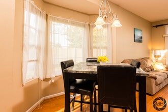 577 Pinebrook Dr in Bolingbrook, IL - Building Photo - Building Photo