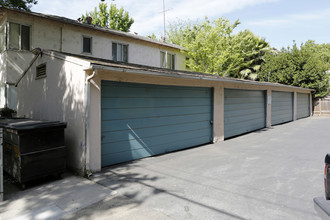 2330 Capitol Ave in Sacramento, CA - Building Photo - Building Photo