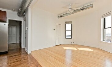 1014 W Roscoe St in Chicago, IL - Foto de edificio - Building Photo