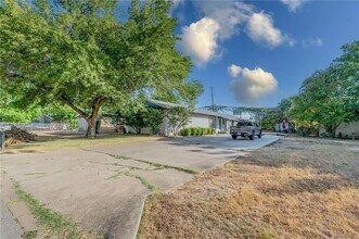 2712 St Edwards Cir, Unit A in Austin, TX - Building Photo - Building Photo