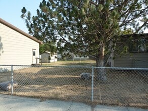 122 W Front St in Three Forks, MT - Foto de edificio - Building Photo