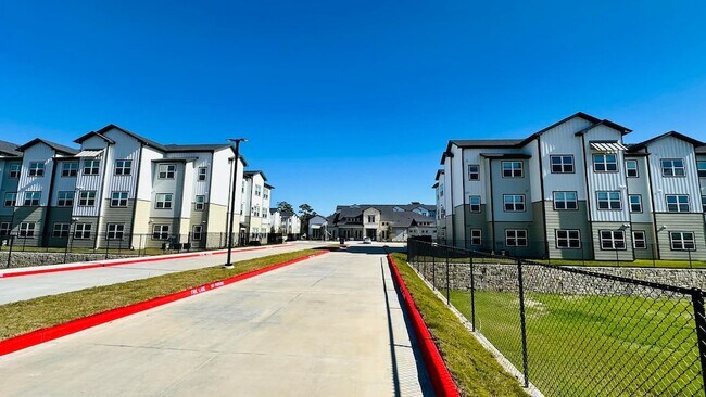 19100 Woodland Hills Dr, Unit B1 in Atascocita, TX - Foto de edificio - Building Photo