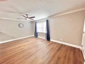 9105 Tudor Dr in Tampa, FL - Building Photo - Building Photo