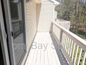 77 Samuel Dr in Grafton, MA - Foto de edificio - Building Photo