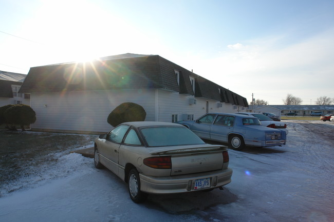 2115 W 1st St in Ankeny, IA - Foto de edificio - Building Photo