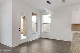 326 Forest Grove Dr in Youngsville, LA - Building Photo - Building Photo