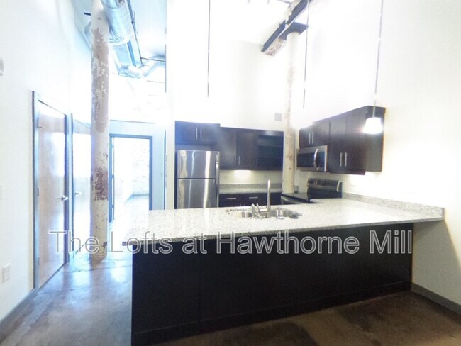 property at 1101 Hawthorne Ln