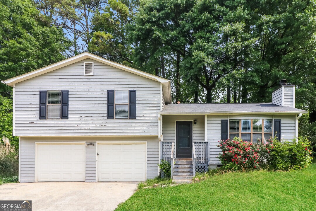 2434 Wood Meadows Dr in Marietta, GA - Building Photo