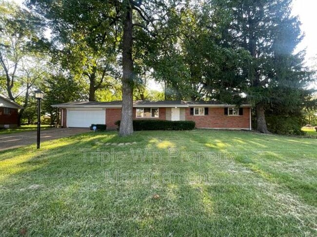 11930 N Ranch Dr in Florissant, MO - Foto de edificio - Building Photo