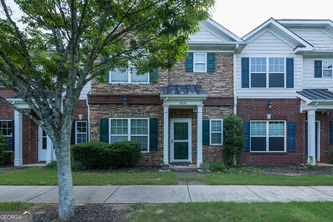 2818 Village Trce in East Point, GA - Building Photo