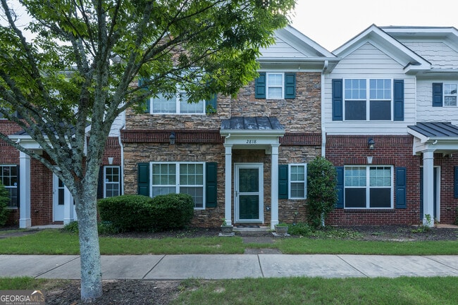 property at 2818 Village Trce