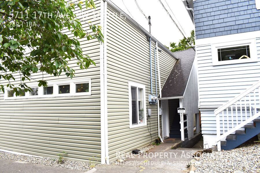 5711 17th Ave NW in Seattle, WA - Building Photo