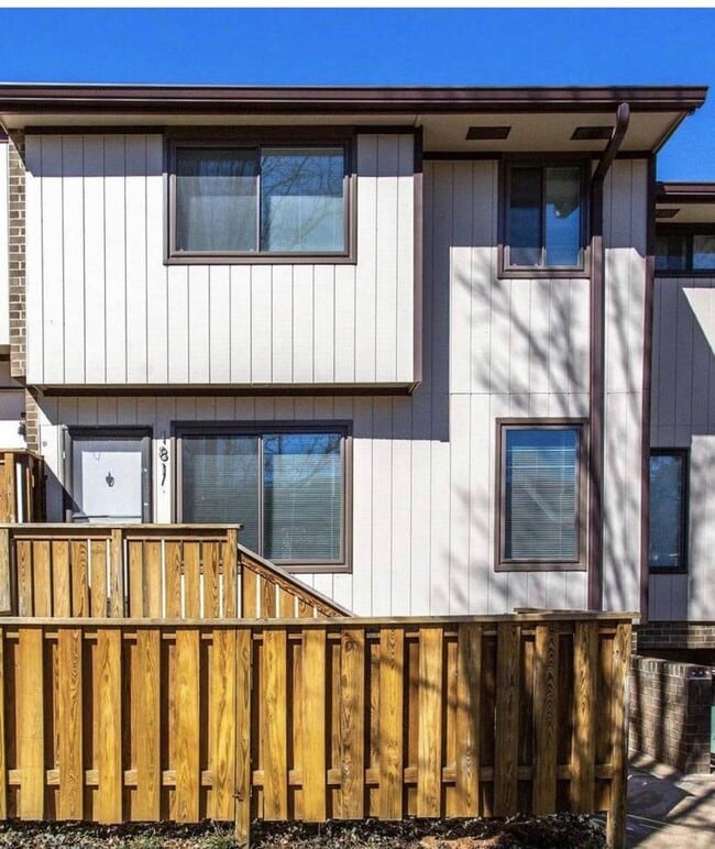1811 Westwind Way in McLean, VA - Building Photo - Building Photo