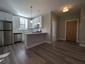 3902 N Janssen Ave, Unit 3 in Chicago, IL - Foto de edificio - Building Photo