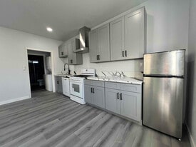8901 Blackheath Cir in Westminster, CA - Building Photo