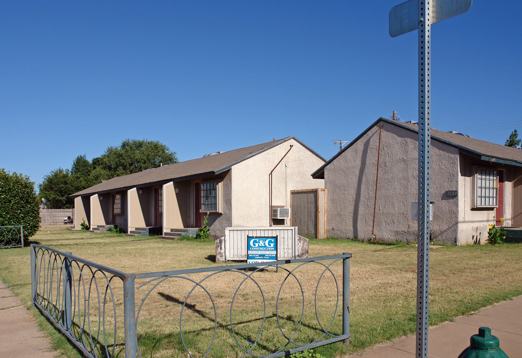 2102 38th St in Lubbock, TX - Foto de edificio