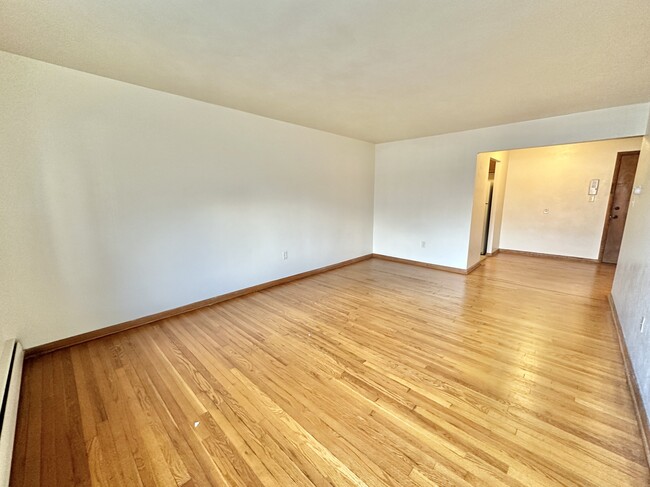430 Harrison Ave, Unit 106 in Beloit, WI - Building Photo - Building Photo
