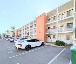 2328 Canal Dr in Bradenton, FL - Building Photo