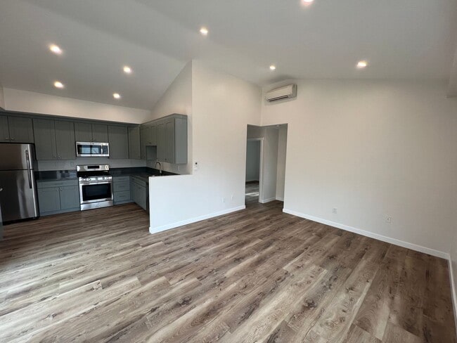 159 W 10th Ave in Escondido, CA - Building Photo - Building Photo