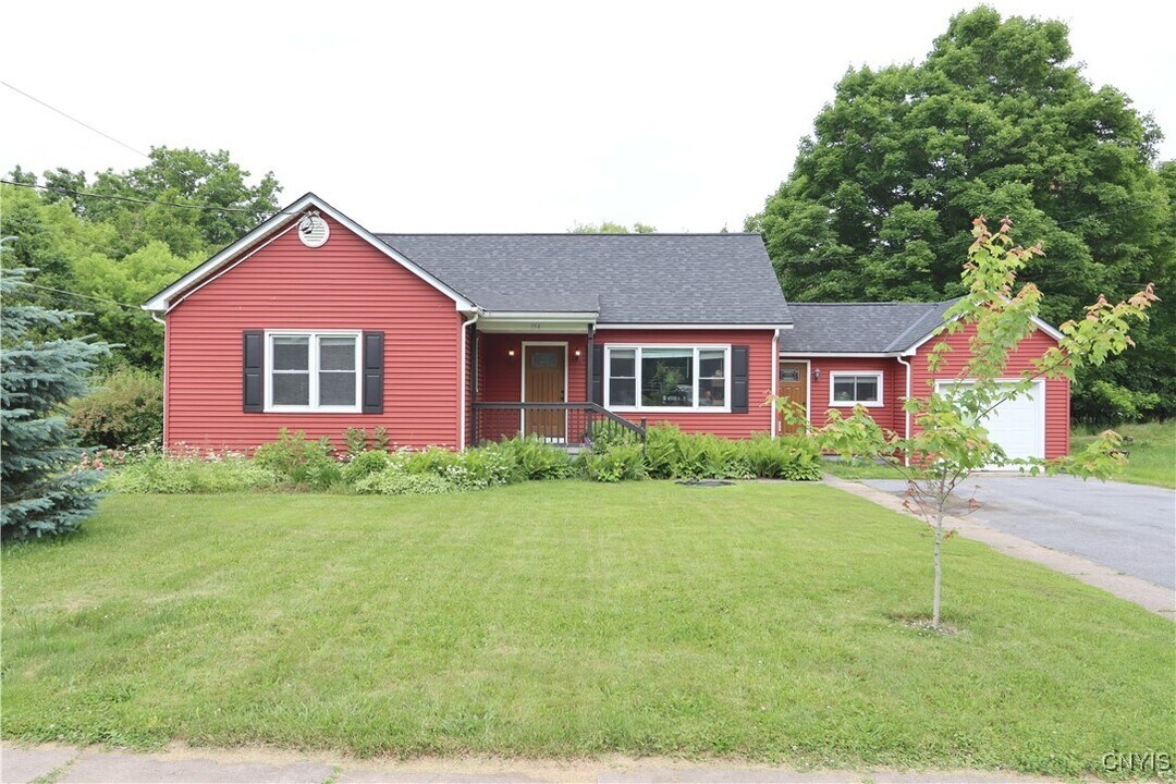 154 W Remington St in Black River, NY - Building Photo