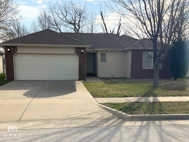 property at 634 S Mahn Ave