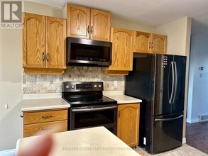 14 Old Orchard Glen in Woodstock, ON - Building Photo - Building Photo