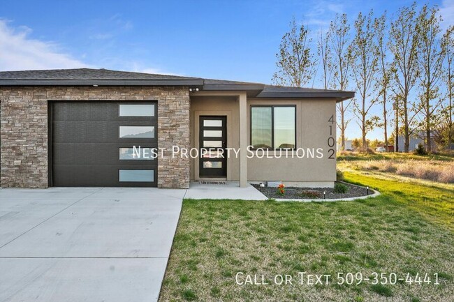 property at 4102 Quinn Dr NE