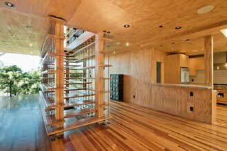 2460 Beverley Ave in Santa Monica, CA - Building Photo - Building Photo