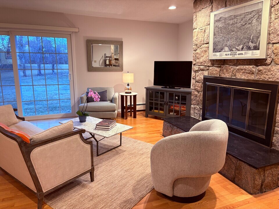 683 Richies Way in Guilford, CT - Foto de edificio