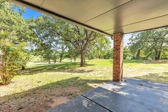 9710 N Oak Cliff Dr in Edmond, OK - Building Photo - Building Photo