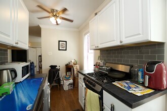 837 W Cornelia Ave, Unit S2 in Chicago, IL - Foto de edificio - Building Photo