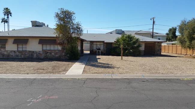 6210 N 12th Pl, Unit one bedroom in Phoenix, AZ - Building Photo - Building Photo