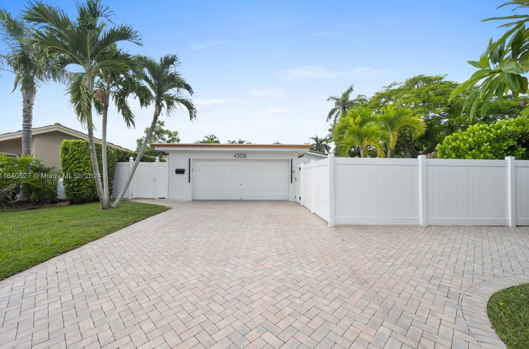 4506 W Tradewinds Ave in Lauderdale-by-the-Sea, FL - Building Photo