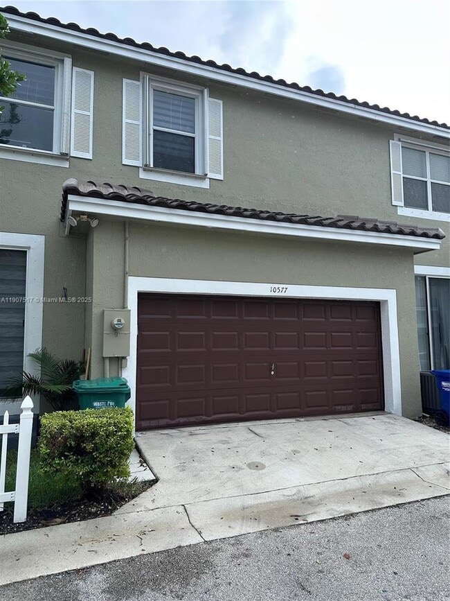 10577 NW 56th Pl in Coral Springs, FL - Building Photo - Building Photo