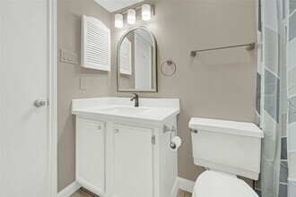 11540 Chimney Rock Rd, Unit 117 in Houston, TX - Building Photo - Building Photo