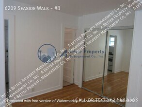 6209 E Seaside Walk in Long Beach, CA - Building Photo - Building Photo